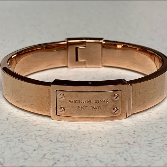 MICHAEL KORS ROSE TONE LOGO PLATE BANGLE NWOT - Picture 2 of 8